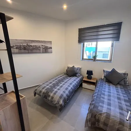 Apartment 2 Bedroom With Sea View *
